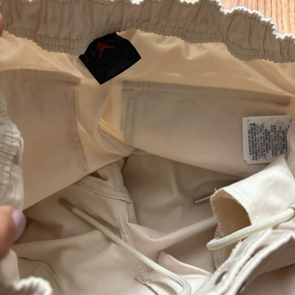 Jordan Essentials Chicago Pants in Beige size S